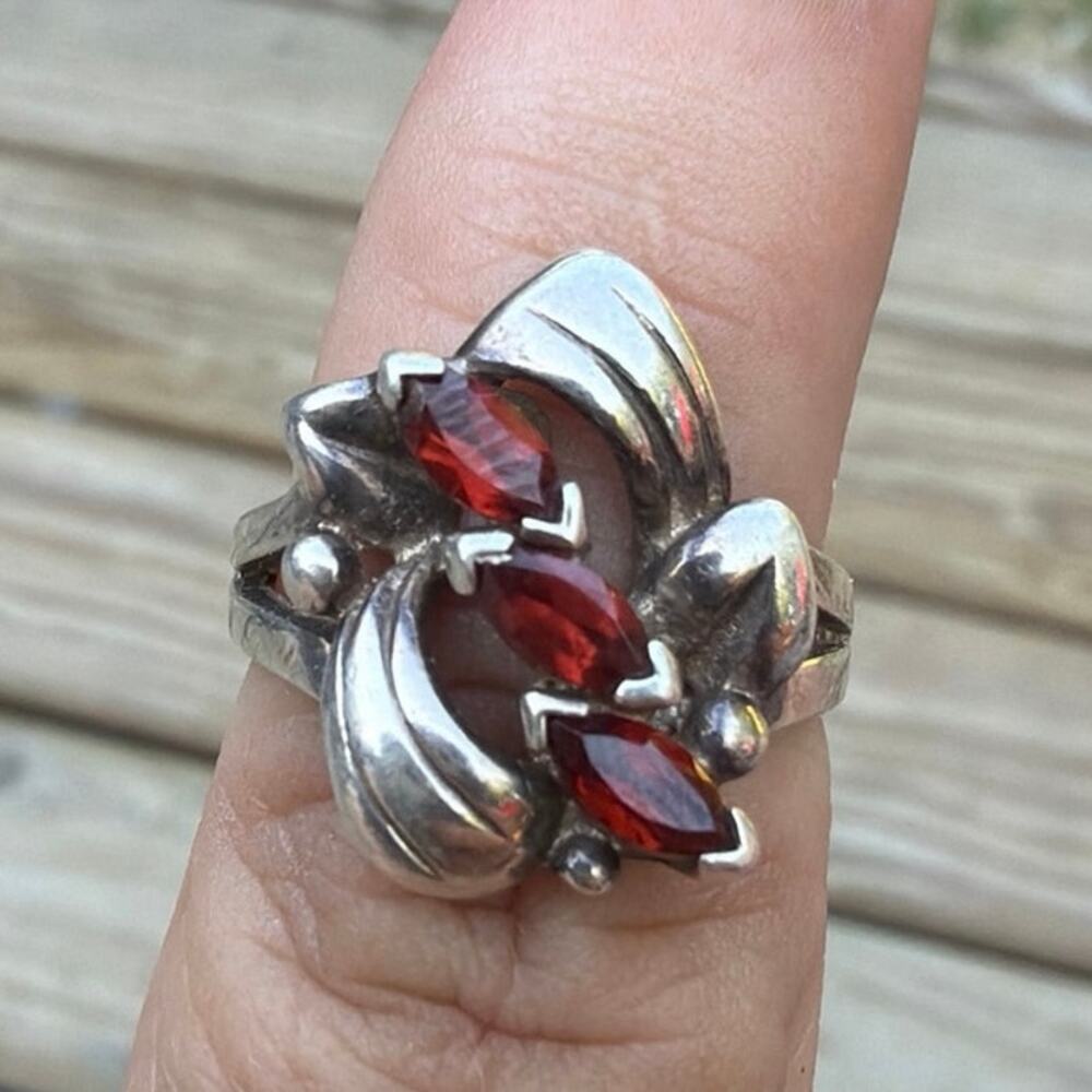 Sterling silver and garnet size 6 ring